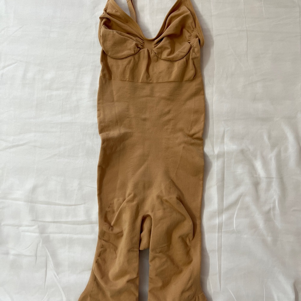 SKIMS Sculpting Bodysuit Mid Thigh With Open Gusset Shapewear - Picture 1 of 3